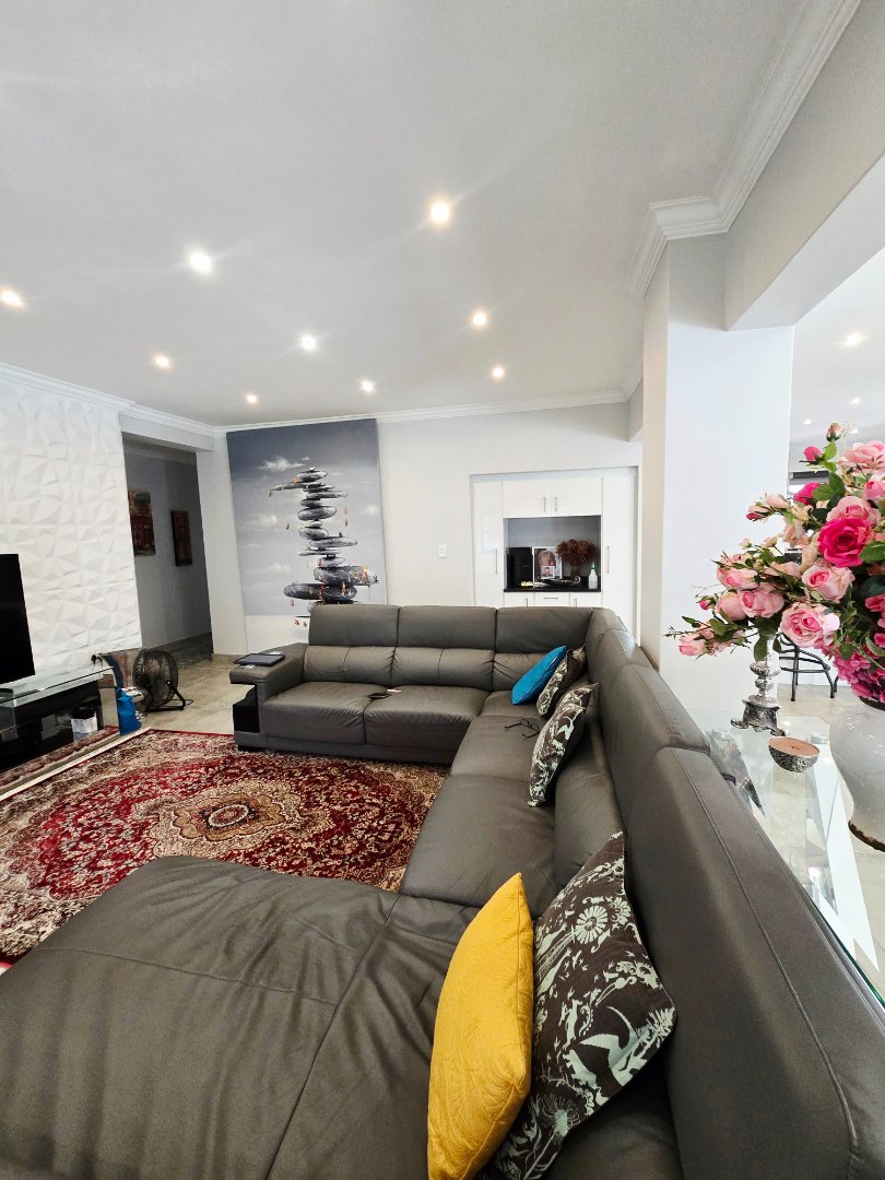 6 Bedroom Property for Sale in Wilkoppies North West